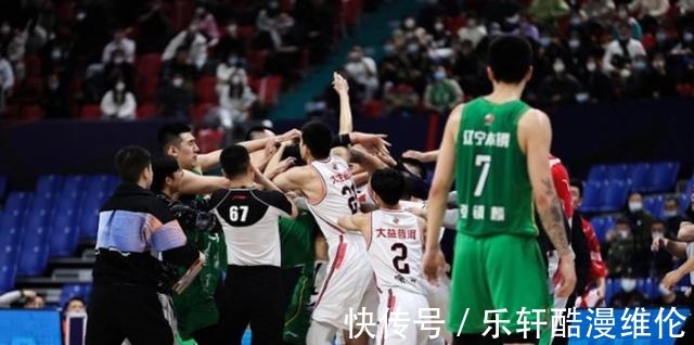 歧视|辽篮球迷种族歧视事件升级,富兰克林深夜发声不满,篮协该处理了