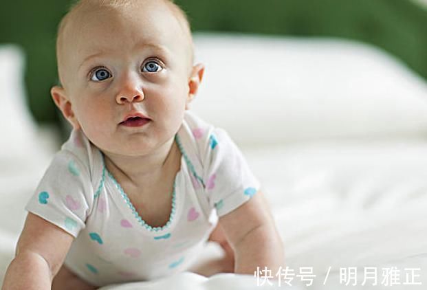 关键期|宝宝周岁前有4个关键期,家长要严格把关,别让宝宝“摔跟头”