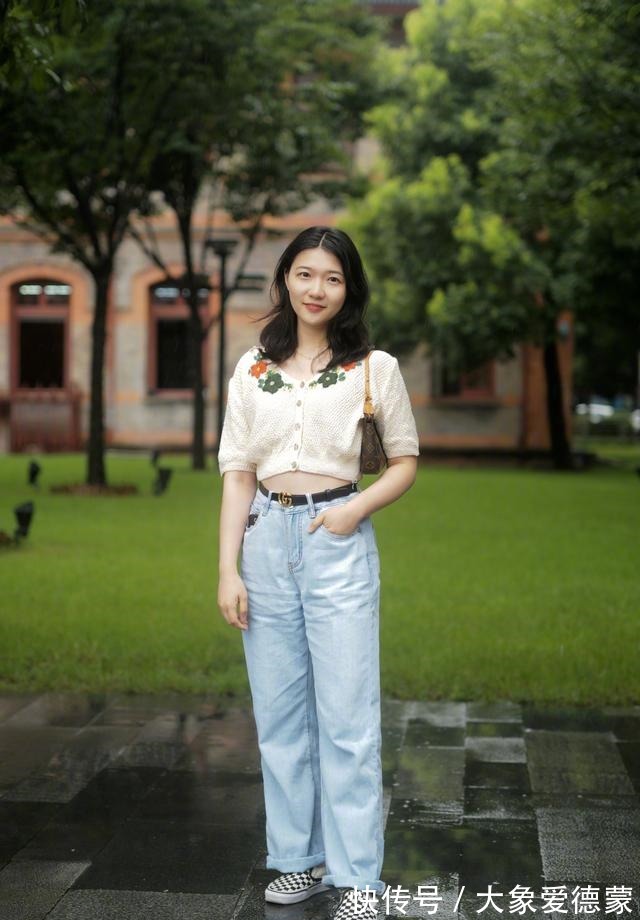 时髦精 夏季“牛仔裤”的穿搭灵感搭配这几款“背心”,新潮时髦不撞衫!