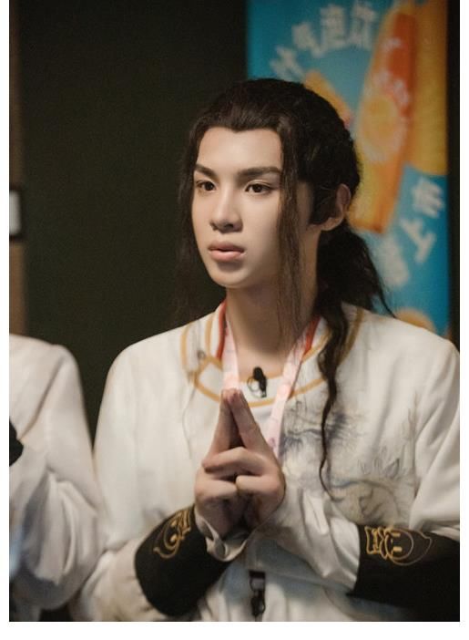 脸男|《密室大逃脱3》杨幂清唱串烧 黄明昊不惧“无脸男”突袭