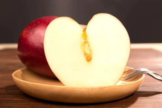 枇杷|越老越要吃得好中老年人营养均衡建议多吃这4种“软黄金”!