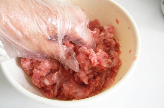 简单|1块猪肉1个鸡蛋,自制午餐肉,比火腿肠都好吃,做法还简单