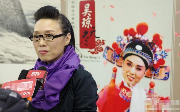 吴琼 连续5次登上春晚,姐弟恋相差15年,至今恩爱无儿无女