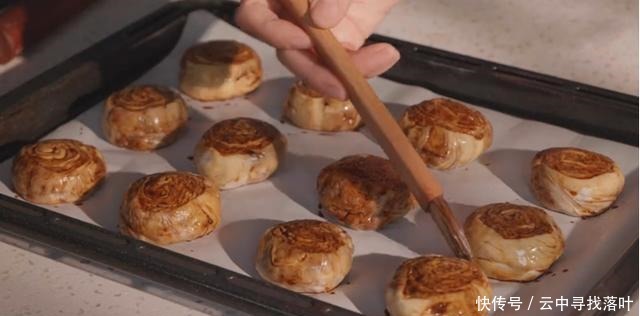 咸甜|麻酱火烧有咸甜两种口味,吃法差异竟然这么大,要不来试着尝尝!