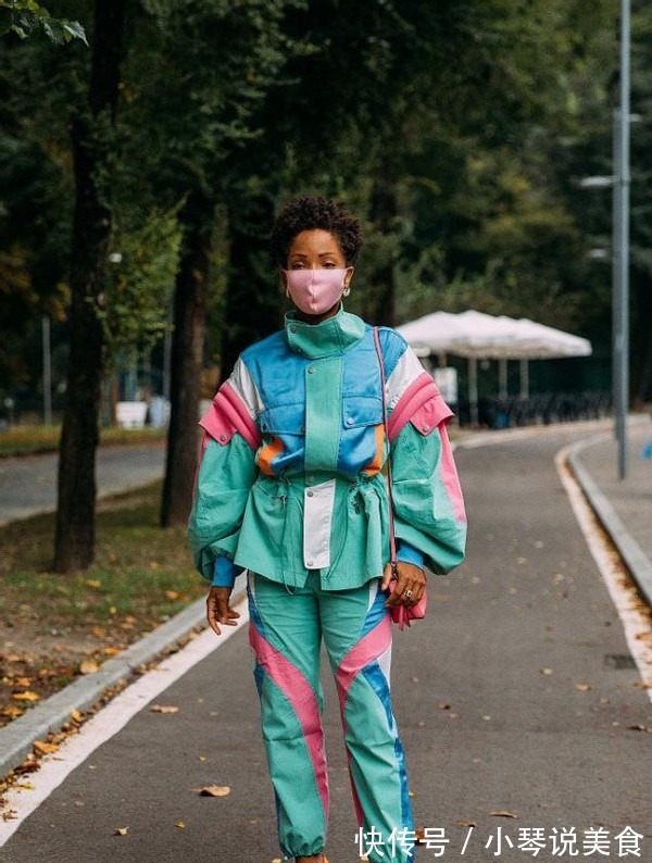 马丁靴 女人过了50岁,建议少穿高跟鞋多穿这3种鞋,时髦舒适还百搭