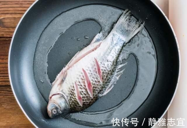 冬天炖羊肉汤时,切记“1放3不放”,羊肉汤鲜膻味小,还不发黑