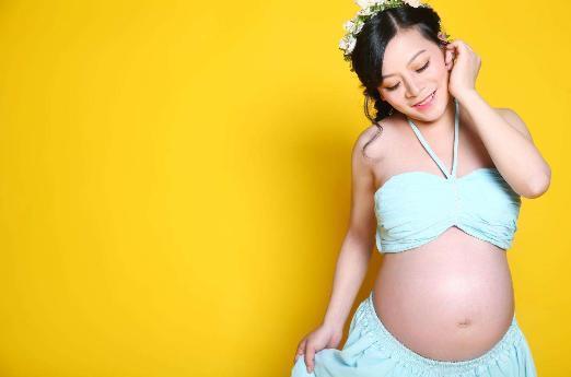 朋友圈|90后孕妈在朋友圈秀“孕妇照”,评论区不堪入目,网友:尺度不小