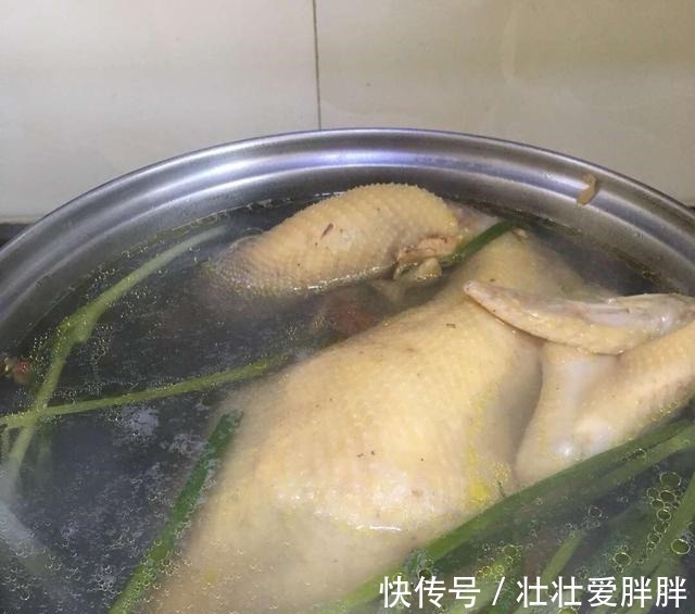 姜蒜葱|简单易学白切鸡做法!