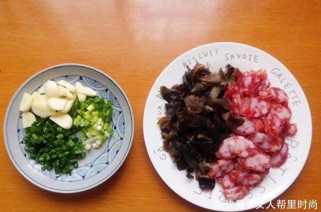 母子二人的晚餐,走红朋友圈,饭菜一锅出,收到多数好评