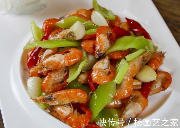 青椒爆炒河虾，营养又简单成本十多块，孩子再也不挑食了