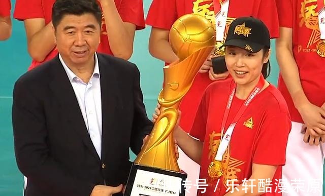 赖亚文|姚迪高举冠军奖杯!袁心玥龚翔宇热聊,赖亚文颁奖,铜牌队黑脸