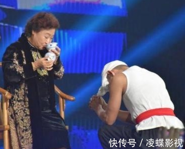 凤凰传奇|从星光大道冠军到“人人喊打”,52岁的阿宝再惹争议,他做了啥?