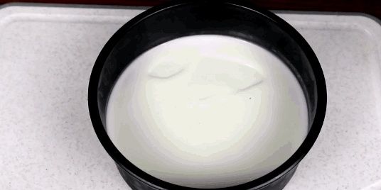 白糖|不用烤箱、不用奶油，教你做入口即化的慕斯蛋糕，一看就会超简单