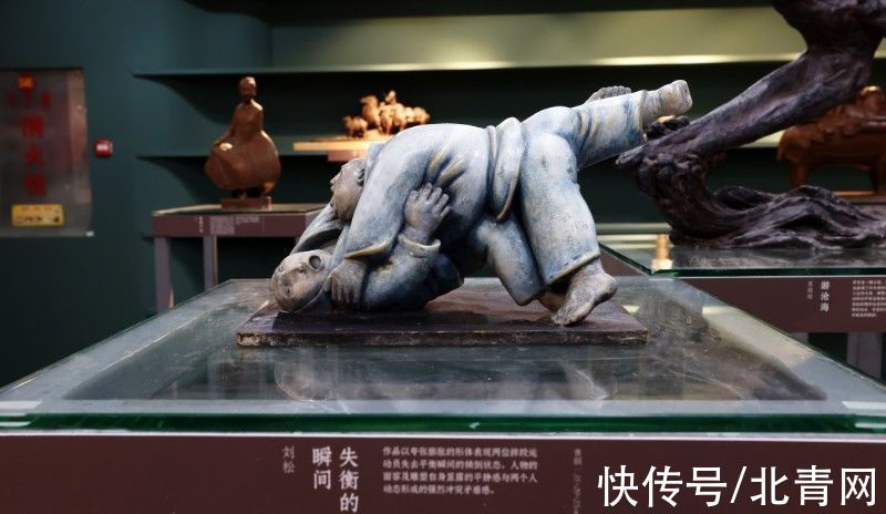 奥林匹克#一花一世界——青年画家吴霜绘画作品巡展暨青年雕塑家作品展开幕