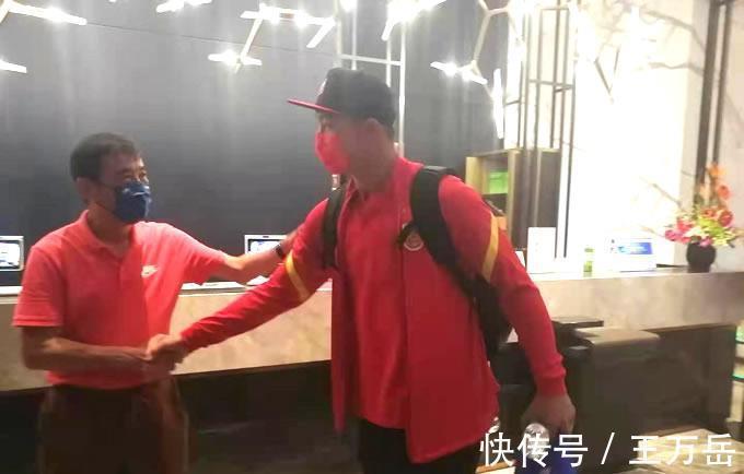 心理战|600万赢球奖要悬?对手敢如此叫阵国足,李铁的压力陡增