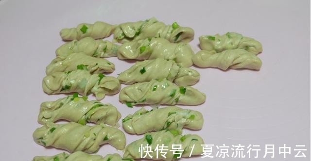 香煎全麦香葱花卷，不仅好吃好做，还有营养，非常适合做给孩子吃！