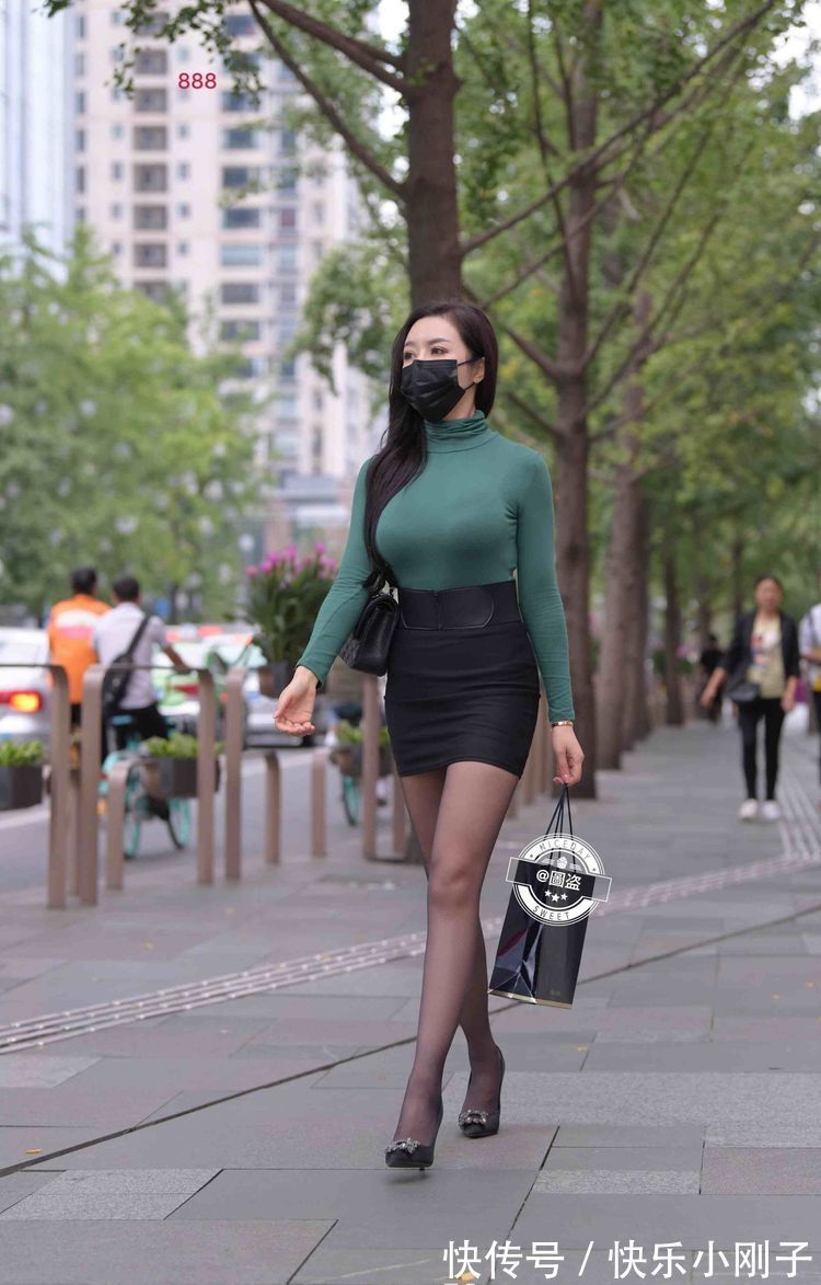 连衣裙","m":"e9b0abf4ed89b5116873424af5264a9d7bc65f72","nlabel":"stat_367298847:zm.news.so.com:5b+r5LmQ5bCP6b6Z5YS/,pageType_zmt,glevel_3","ntag":"tfashion;sfashion_时尚;kfashion_1:连衣裙;kfashion_1:裙子;call_P:全类:衬衫