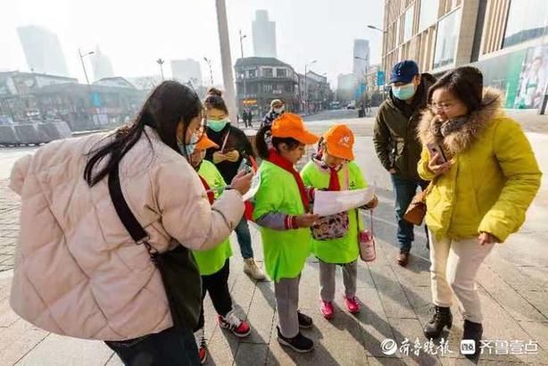 济南国际定向寻泉赛鸣枪开赛，市民寒风中打卡泉水