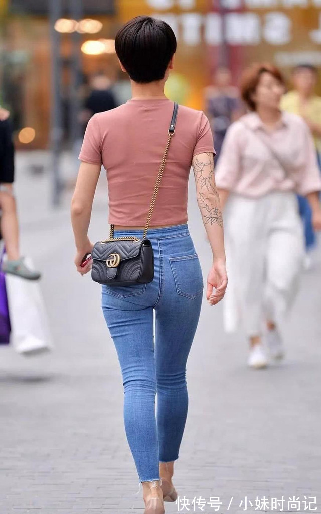 头发|街拍:短短的头发,清爽又干练,同时又有一点中性风