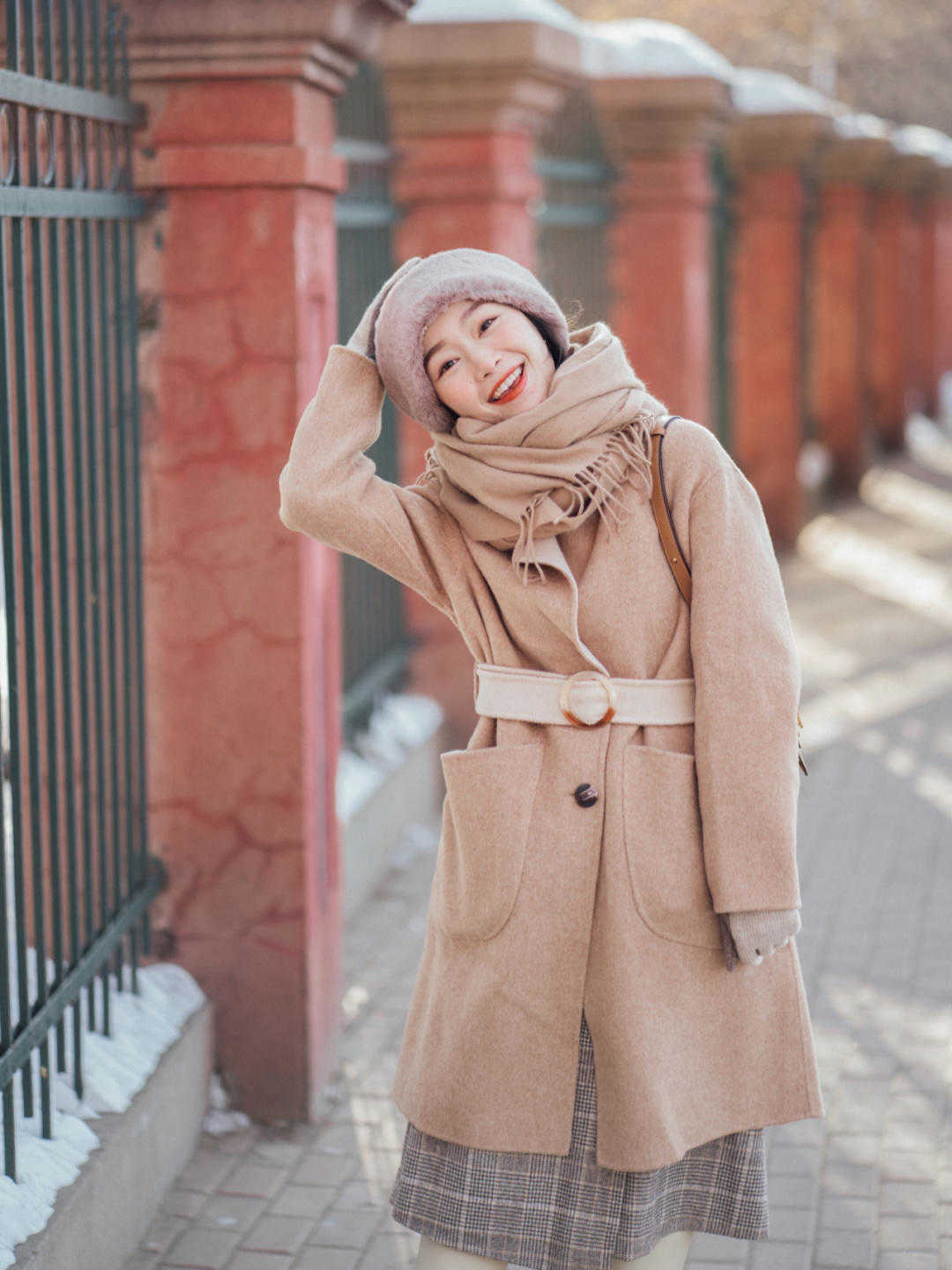 白裤子|最近又降温了,冬天大衣别老配打底裤,换种方式更保暖