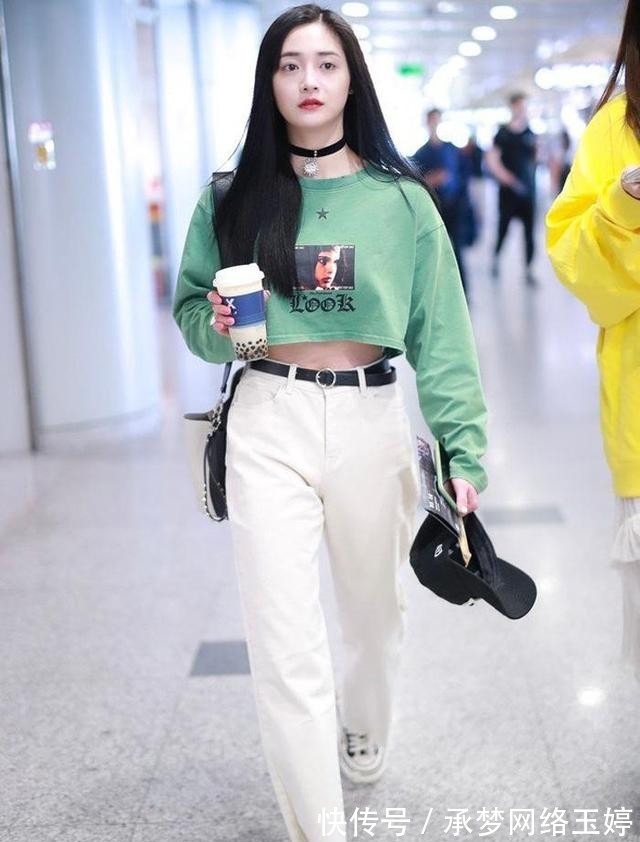 早秋|今秋火了一种穿法:“上短下长”,显瘦显高又时髦,小个子也适合