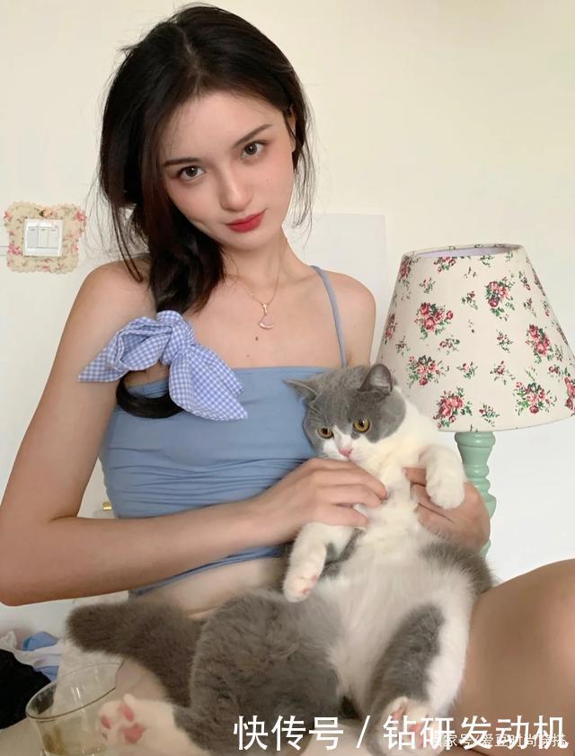 假发片|别再搞“挂耳染”了!3个显脸小的新年发型,照着弄特美