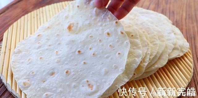 手把手教你做烙馍，烙时不用1滴油，吃的时候才叫香，柔软又筋道