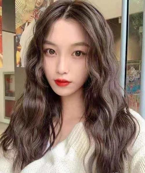 直发和卷发哪个更适合你？关键看这3点，就能轻松提升气质和颜值