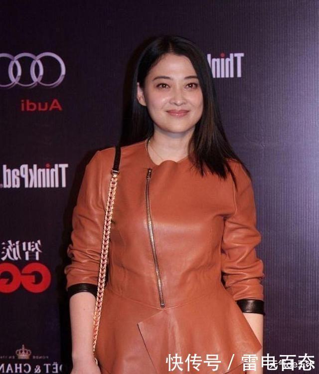 不想|三四十岁的女人!若是不想让自己太“廉价”,少碰这3件“俗衣”