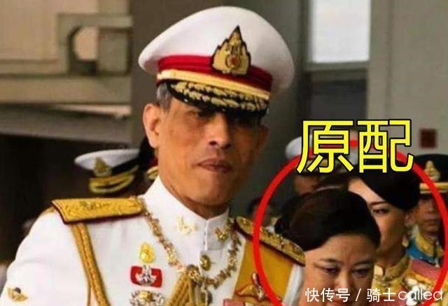 泰王|苏提达该急哭了!20位新上位的嫔妃还没搞定,泰王又带原配亮相