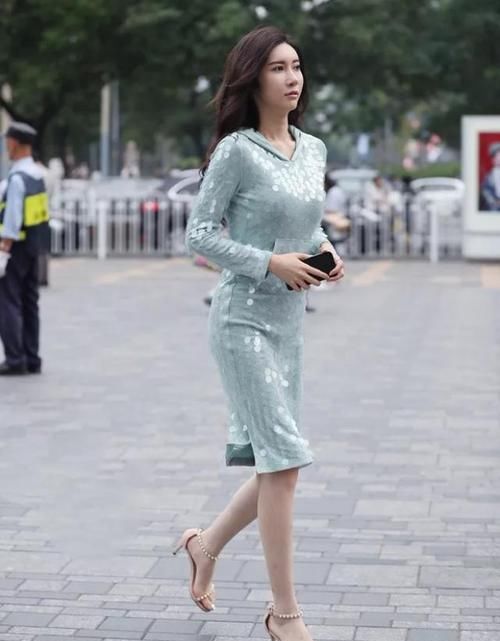  连衣裙|夏日的连衣裙，小姐姐偏爱清新靓丽的穿搭风格，尽显优雅好气质