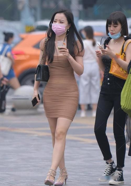 紧身褶皱连衣裙，紧身显身线，皱纹设计看起来显瘦