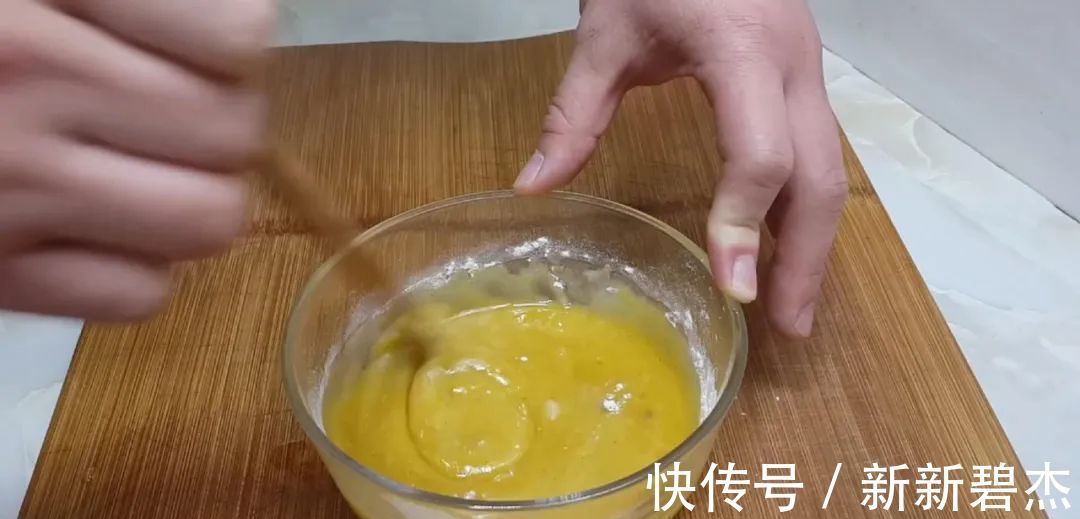 我家烙饼从来不早起,冰箱里一放,比手抓饼好吃,一次四个不够吃