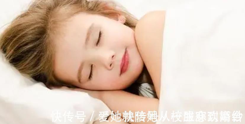 玩偶|“妈妈,我可以用枕头啦!”宝宝的三个表现,家长要留意需求了