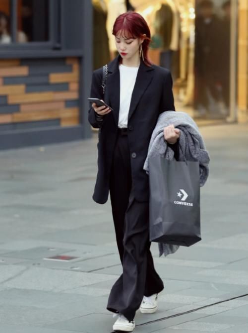 建议千万别扔掉你的“肥肥裤”,学学下面这样穿,立马让你潮炸天