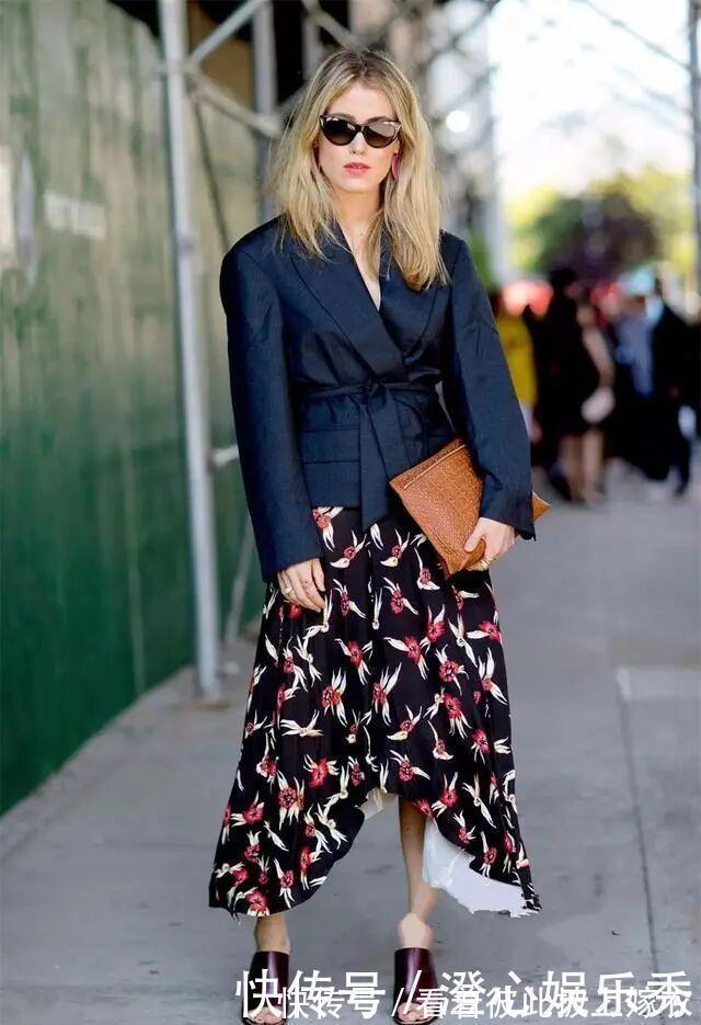 v领 “百褶裙”不受宠了,今年开始流行“奶奶裙”,青春减龄有气质