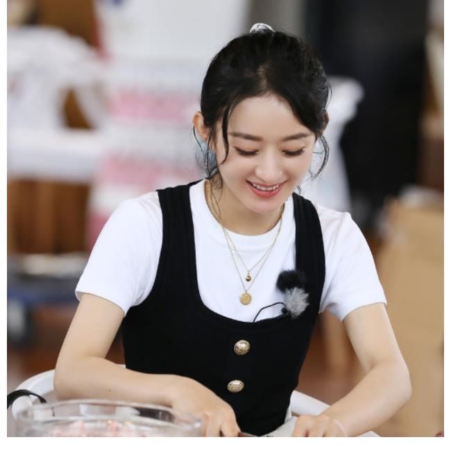 赵丽颖|赵丽颖最新一期中餐厅挑战厨师造型，马尾辫子好美，赵大厨要来了