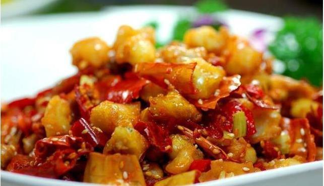 亲朋好友来家里吃饭，准备的一些家常菜招待，吃完后个个都夸大厨