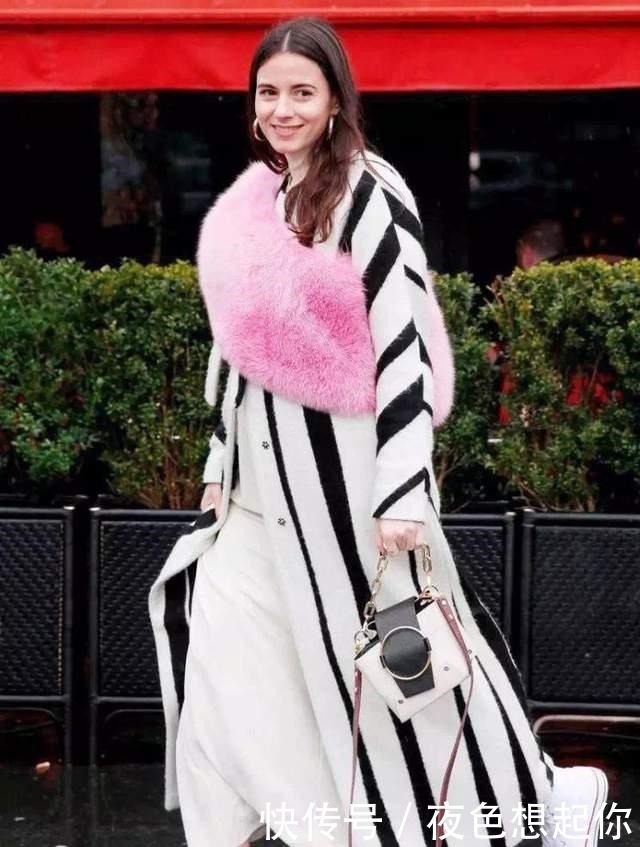 系法|喜欢穿大衣的女人,围巾建议这些“时髦系法”,脸都偷偷小一圈