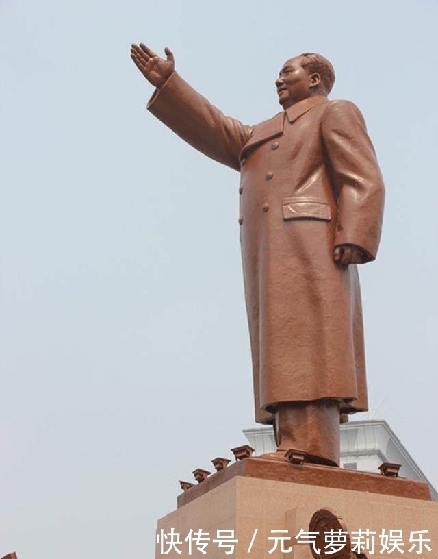 塑像群&全国最完整的毛主席雕塑广场，像总高20米，造型经典，属国家文物