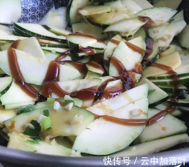 蚝油炒菜南瓜，家常小菜，低脂又健康！蚝油炒菜南瓜，家常小菜，低脂又健康！