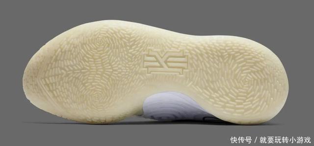 镂空魔术贴加前后掌ZOOM,Nike欧文3代低帮版正式亮相!