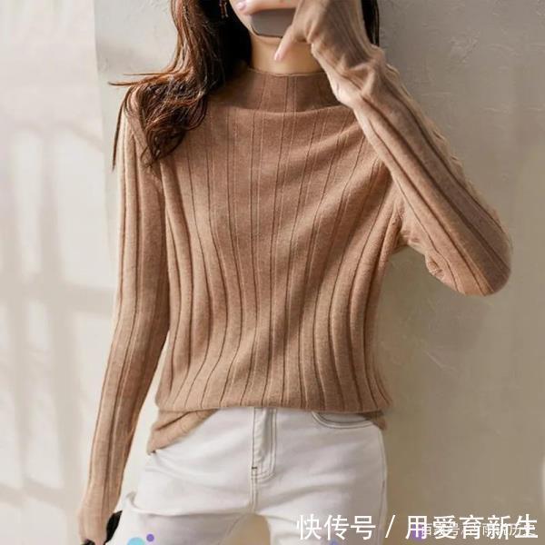 最近流行一种穿法毛衣加烟管裤,照着穿不会出错,温暖整个秋天