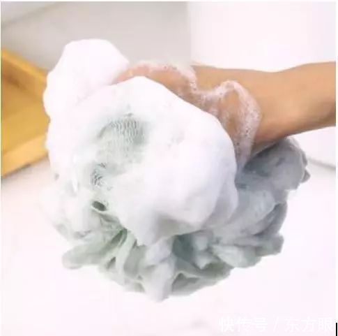 羽绒服怎么洗？学会这“4招”，方便又快捷，不伤衣服还省钱！