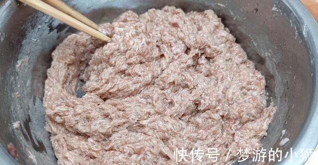 好吃|肉包子这样做太好吃了，学会这样调肉馅，包子松软鲜香，好吃解馋