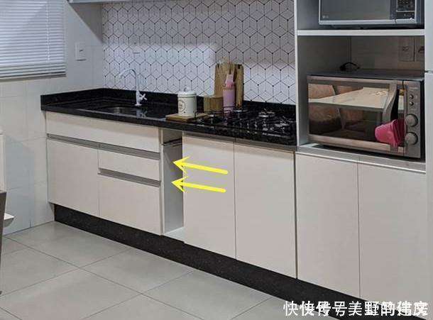 水槽|我为啥没想到?在厨房水槽和燃气灶间留10cm宽,小洞口大作用!