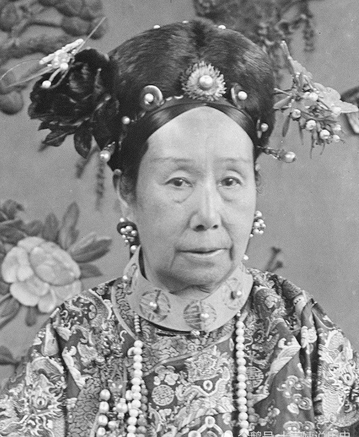 侮辱|慈禧太后陵墓：如同帝王陵，珍宝被孙殿英洗劫一空，慈禧尸体遭到侮辱破坏