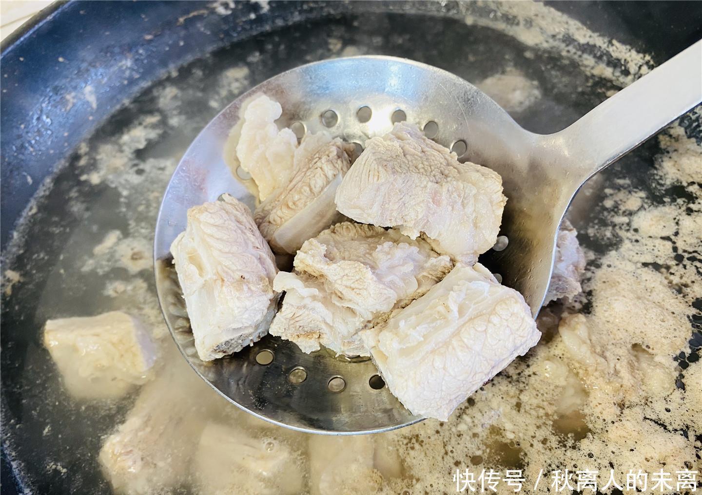 蚝油3勺|有肉有菜烹饪简单,超好吃的排骨腊肠焖饭,厨房小白也能轻松驾驭