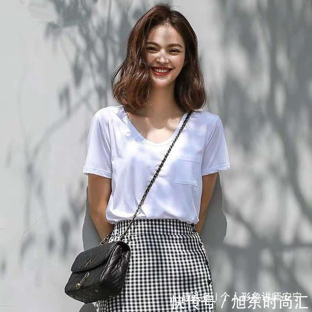 小草莓 3种“超级丑”的内搭:女人年龄越大,穿起来越大妈,希望你没买