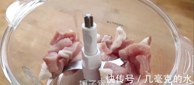 包子这样做,柔软鲜嫩,不用揉面、不用擀皮,做法简单又营养!